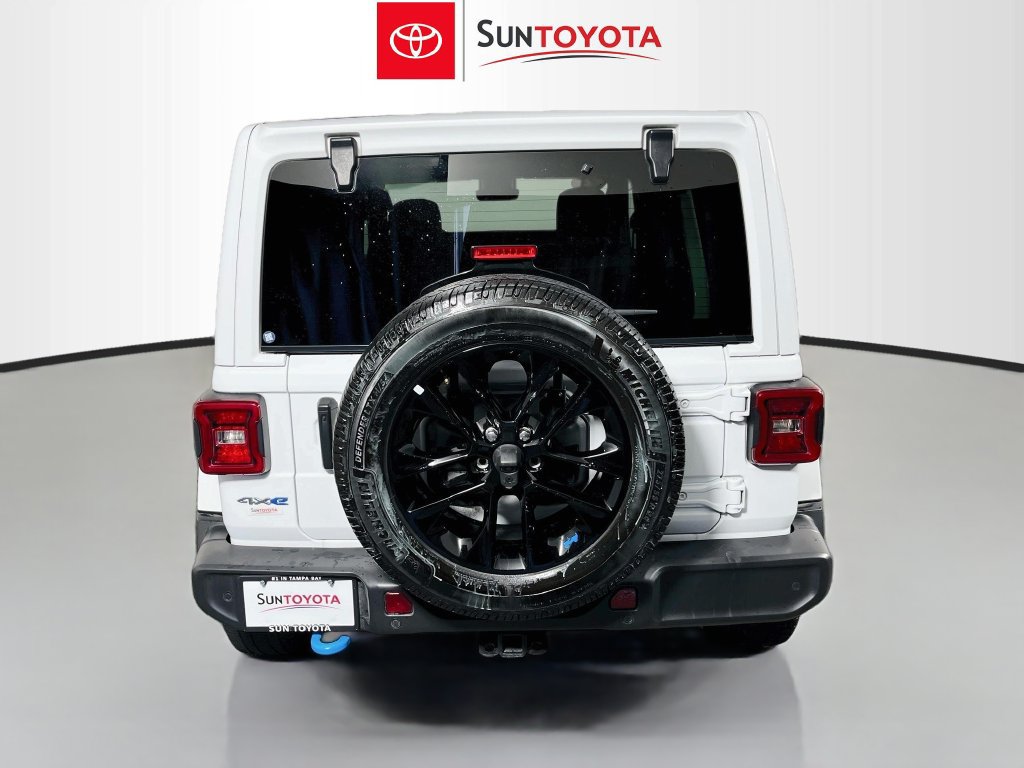 Used 2023 Jeep Wrangler Unlimited Sahara w/ Safety Group AWD/4WD image 4