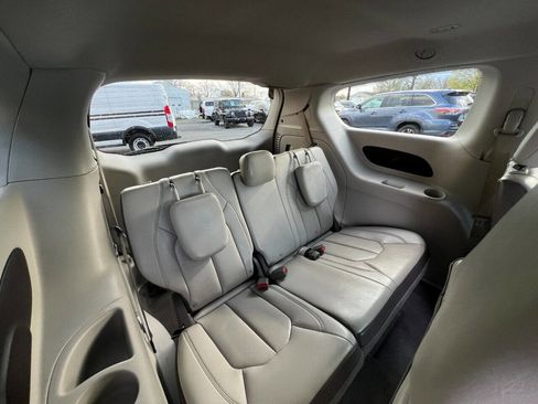 Used 2021 Chrysler Voyager Lxi image 32