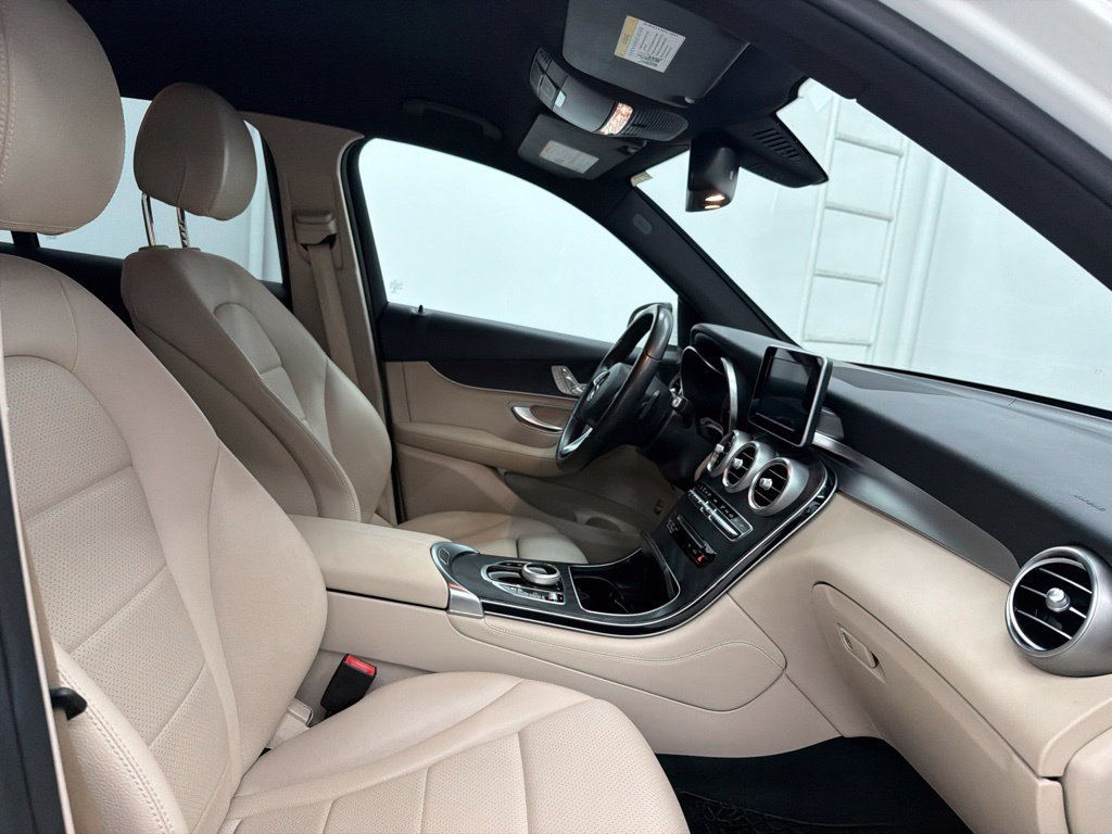 Used 2018 Mercedes-Benz GLC 300 4MATIC image 32