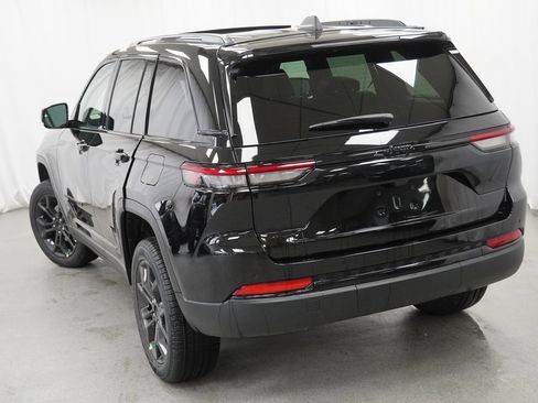 New 2025 Jeep Grand Cherokee Limited w/ Trailer Tow Package image 11
