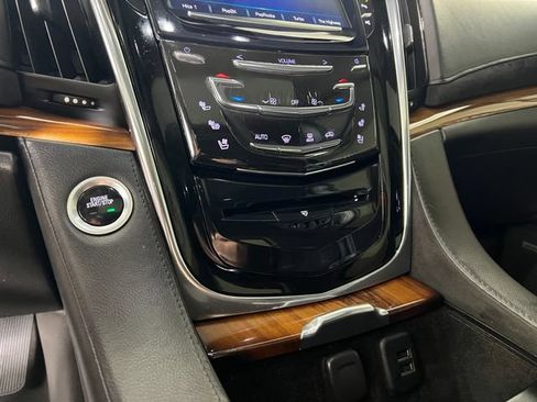 Used 2017 Cadillac Escalade Premium Luxury AWD/4WD image 18