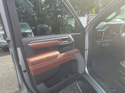 Certified 2024 GMC Sierra 1500 Denali Ultimate AWD/4WD image 9