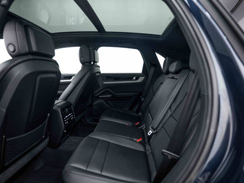 Certified 2026 Porsche Cayenne AWD/4WD image 23