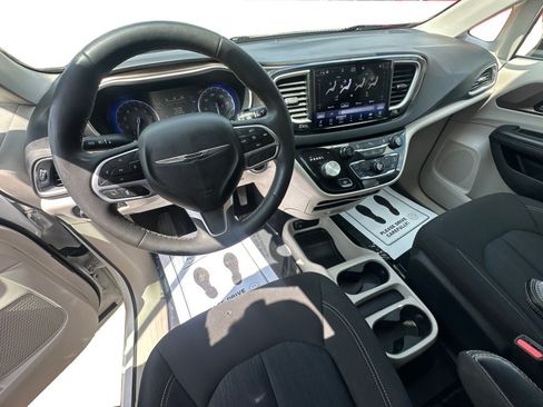 Used 2022 Chrysler Voyager LX FWD image 30
