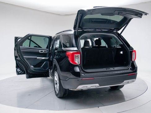 Used 2023 Ford Explorer XLT w/ Equipment Group 202A image 19