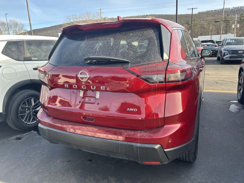 Used 2025 Nissan Rogue SV image 7