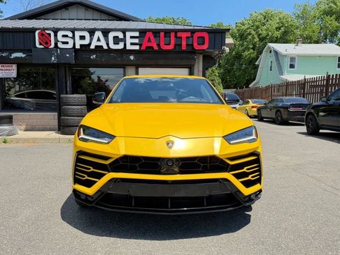 Used 2021 Lamborghini Urus AWD/4WD image 2
