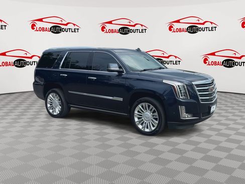 Used 2020 Cadillac Escalade Platinum AWD/4WD image 2