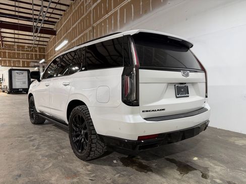 Used 2023 Cadillac Escalade Sport w/ LPO, ONYX Package AWD/4WD image 3