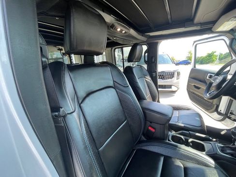 Used 2024 Jeep Wrangler High Altitude AWD/4WD image 26