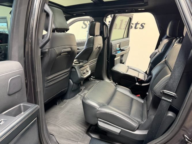 Used 2025 Ford Expedition Platinum w/ Stealth Performance Package AWD/4WD image 27