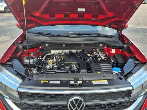 Used 2022 Volkswagen Taos SE w/ Panoramic Sunroof Package image 3