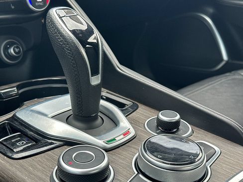 Used 2022 Alfa Romeo Giulia Ti RWD image 23