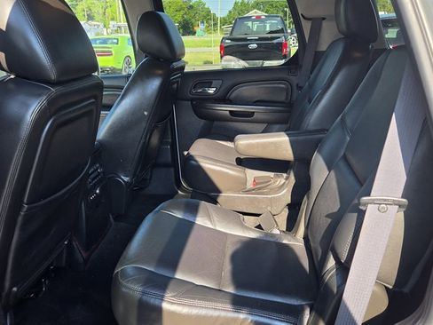 Used 2011 Cadillac Escalade 2WD image 10