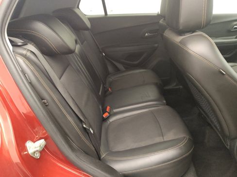 Used 2020 Chevrolet Trax LT w/ LT Convenience Package image 19