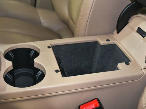 Used 2023 Porsche Macan AWD/4WD image 39