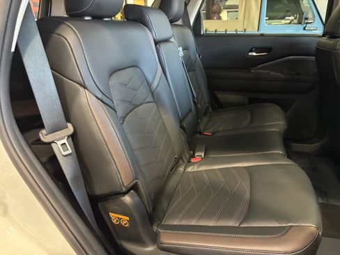 Used 2024 Nissan Pathfinder Platinum w/ Cargo Package image 22