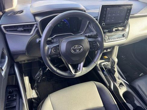 Certified 2022 Toyota Corolla Cross XLE image 21