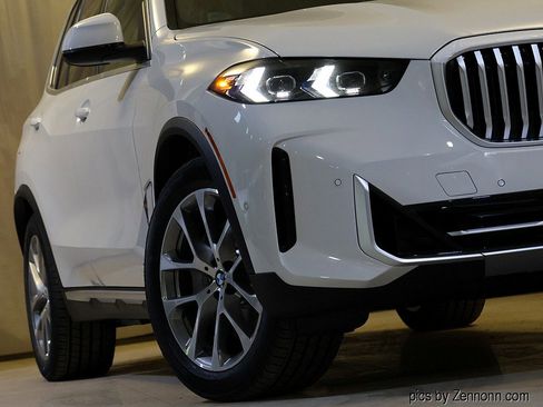New 2026 BMW X5 xDrive50e w/ Climate Comfort Package image 4