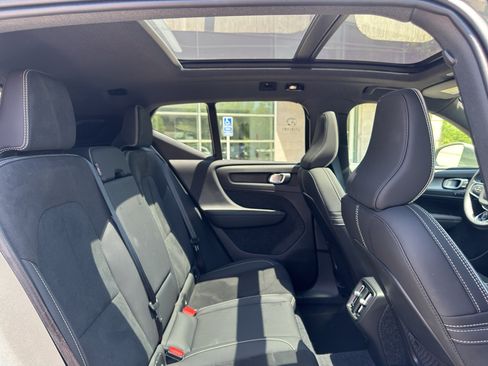 Used 2025 Volvo XC40 B5 Ultra AWD/4WD image 33