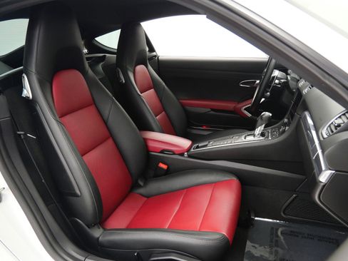Used 2021 Porsche 718 Cayman RWD image 26