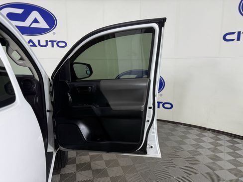 Used 2016 Toyota Tacoma SR image 11
