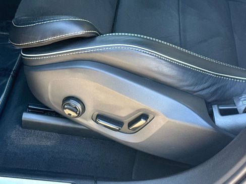 Used 2018 Volvo XC60 T8 R-Design w/ Convenience Package image 26