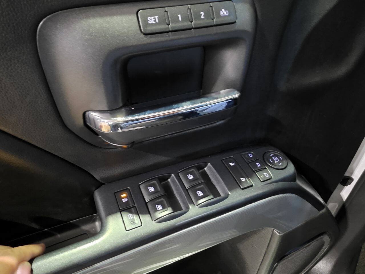 Used 2017 Chevrolet Silverado 1500 LTZ Z71 AWD/4WD image 46