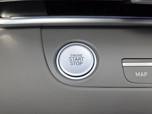 Used 2025 Hyundai Elantra SEL FWD image 13