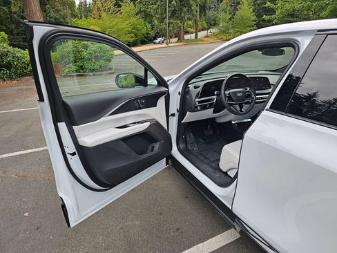 New 2026 Cadillac Lyriq Sport w/ LPO, Floor Liner Package AWD/4WD image 18