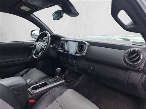 Used 2022 Toyota Tacoma TRD Sport image 15