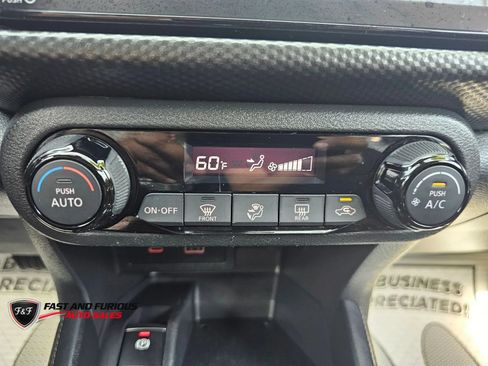 Used 2022 Nissan Kicks SV FWD image 22