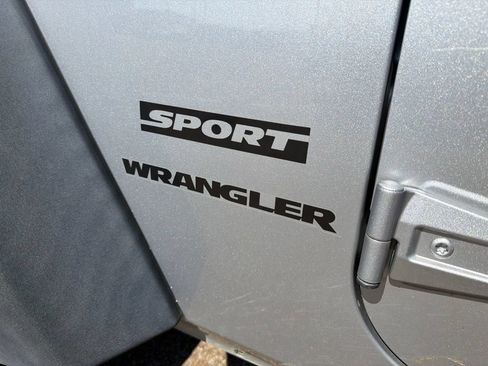 Used 2016 Jeep Wrangler Sport w/ Connectivity Group AWD/4WD image 17