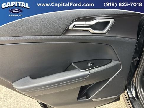 Used 2025 Kia Sportage EX w/ Premium Package FWD image 17