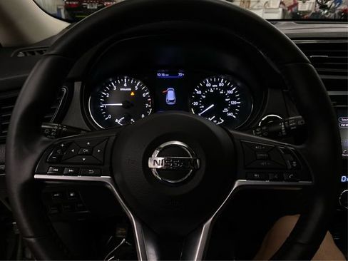 Used 2018 Nissan Rogue SV w/ Sun & Sound Touring Package AWD/4WD image 22