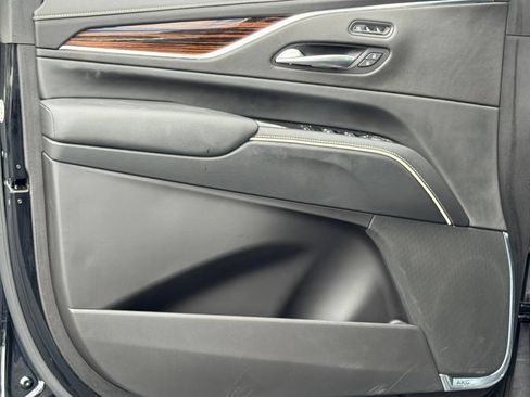 Certified 2022 Cadillac Escalade ESV Premium Luxury AWD/4WD image 19
