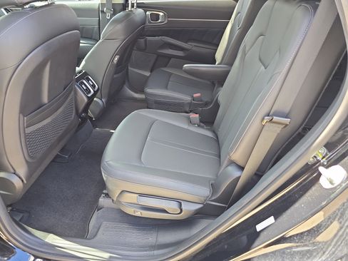 Certified 2022 Kia Sorento SX image 17