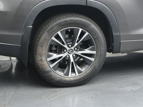 Used 2016 Toyota Highlander XLE AWD/4WD image 10