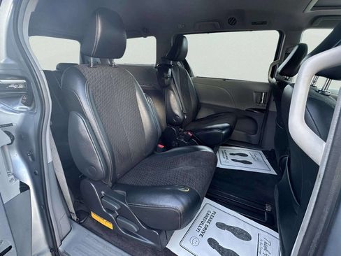 Used 2014 Toyota Sienna SE image 13