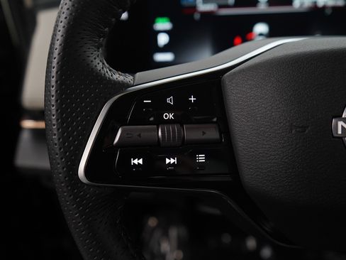 Used 2023 Nissan Ariya AWD image 16