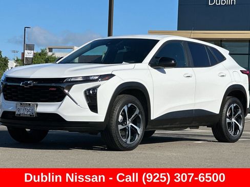 Used 2025 Chevrolet Trax RS FWD image 8