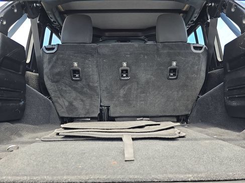 Used 2018 Jeep Wrangler Unlimited Sport AWD/4WD image 13