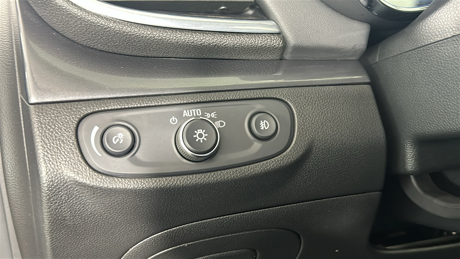 Used 2019 Buick Encore Sport Touring FWD image 24