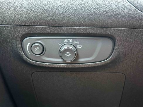 Used 2025 Buick Encore GX Avenir FWD image 35