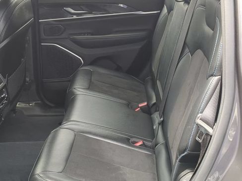 Used 2023 Jeep Grand Cherokee Trailhawk w/ Luxury Tech Group III AWD/4WD image 18