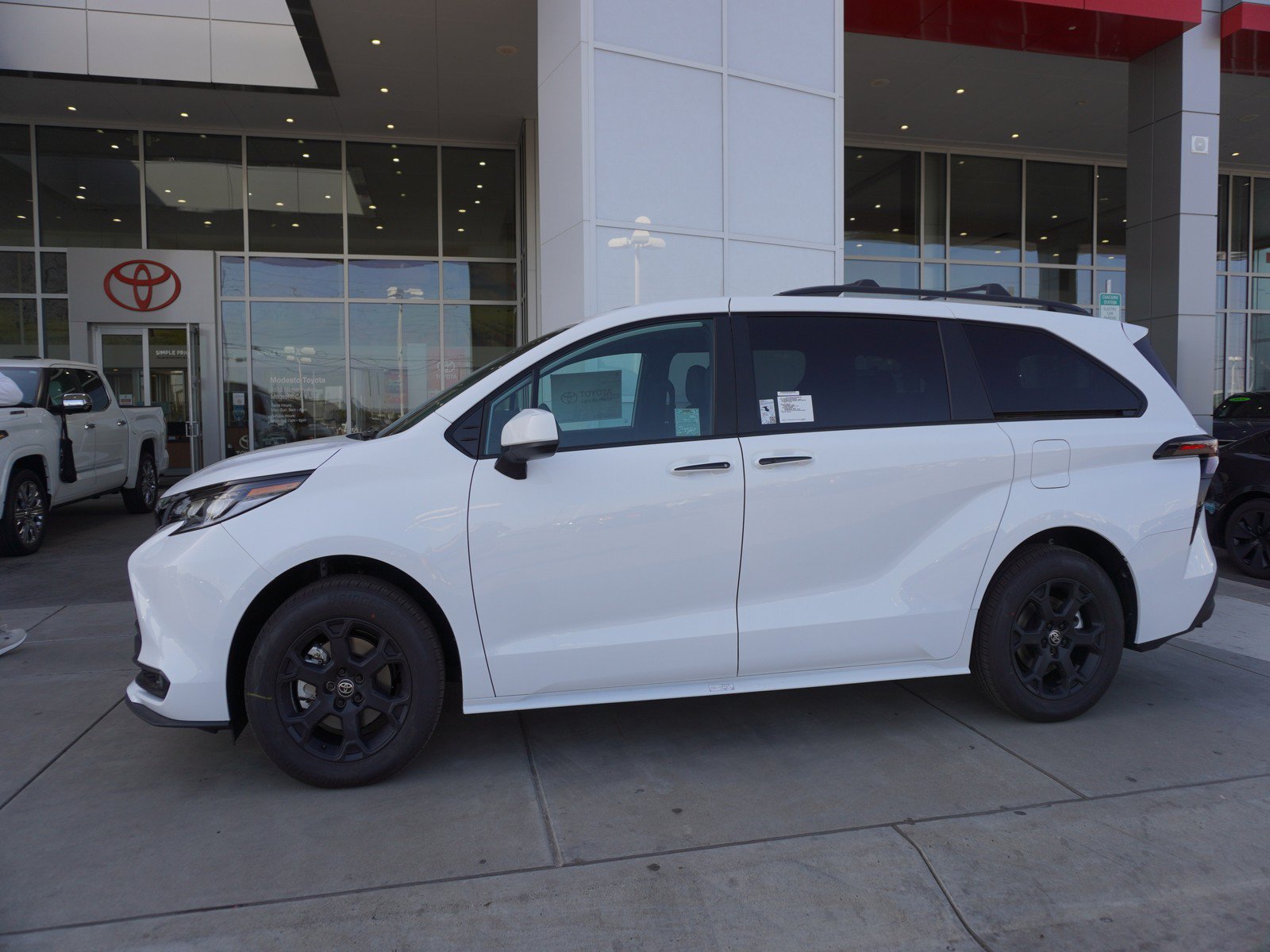 New 2026 Toyota Sienna XLE Woodland Edition AWD/4WD image 6