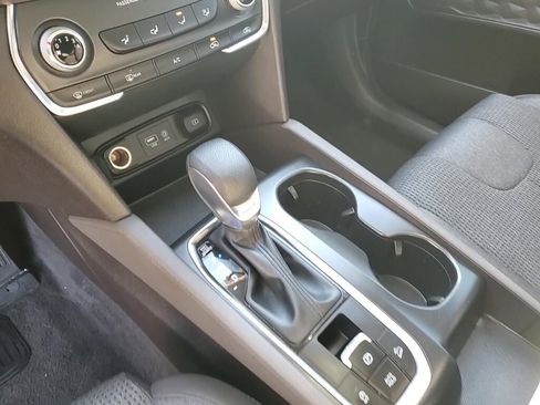 Used 2020 Hyundai Santa Fe SE image 25