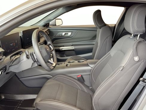 Used 2024 Ford Mustang GT RWD image 5