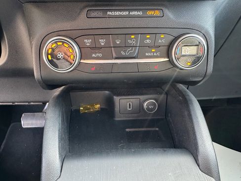 Used 2020 Ford Escape SE image 25