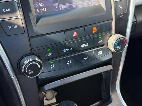 Used 2017 Toyota Camry SE FWD image 28